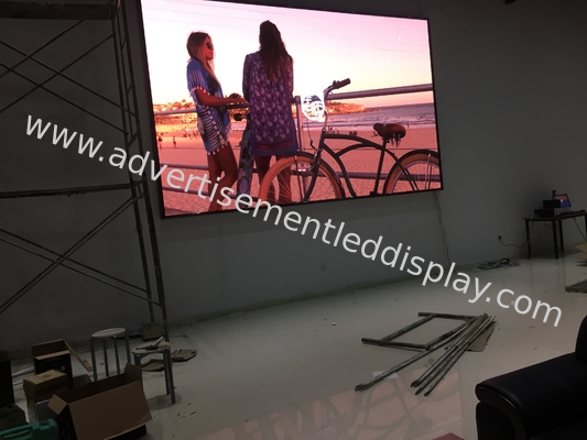 Nahtlose Integration von Inhalten Werbe-LED-Display für dynamische Anzeigen
